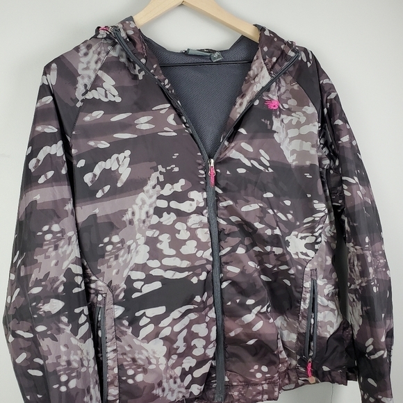 New Balance Abstract Print Zip Windbreaker Large - Picture 2 of 9